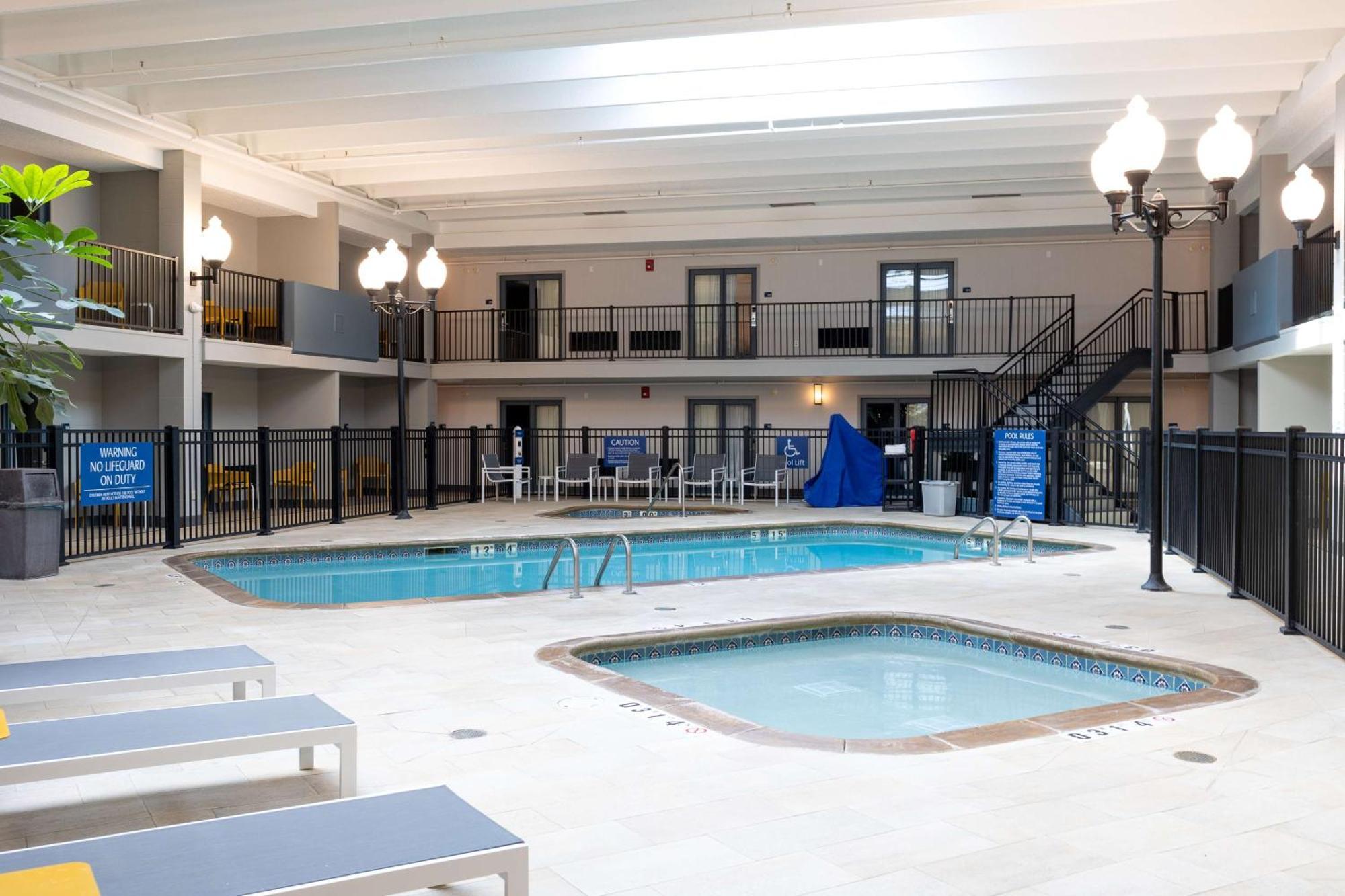 Hotel Doubletree By Hilton Austin, Mn Exterior foto